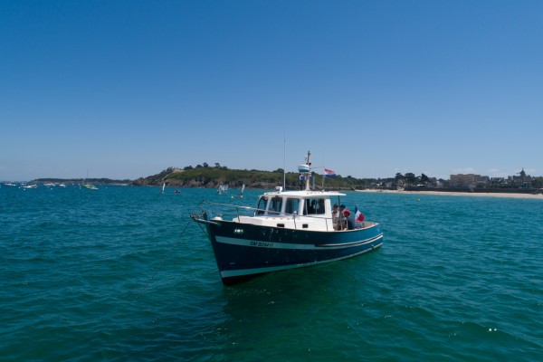 Photo du bateau SEA BAR pour vos excursions en mer en baie de Saint-Malo